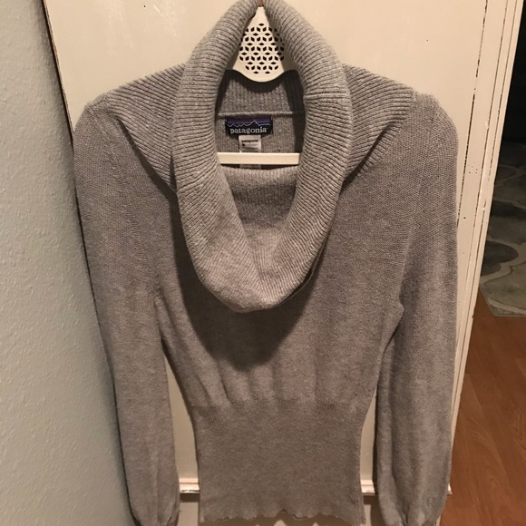 Patagonia Lambs Wool Cowl Neck Sweater 